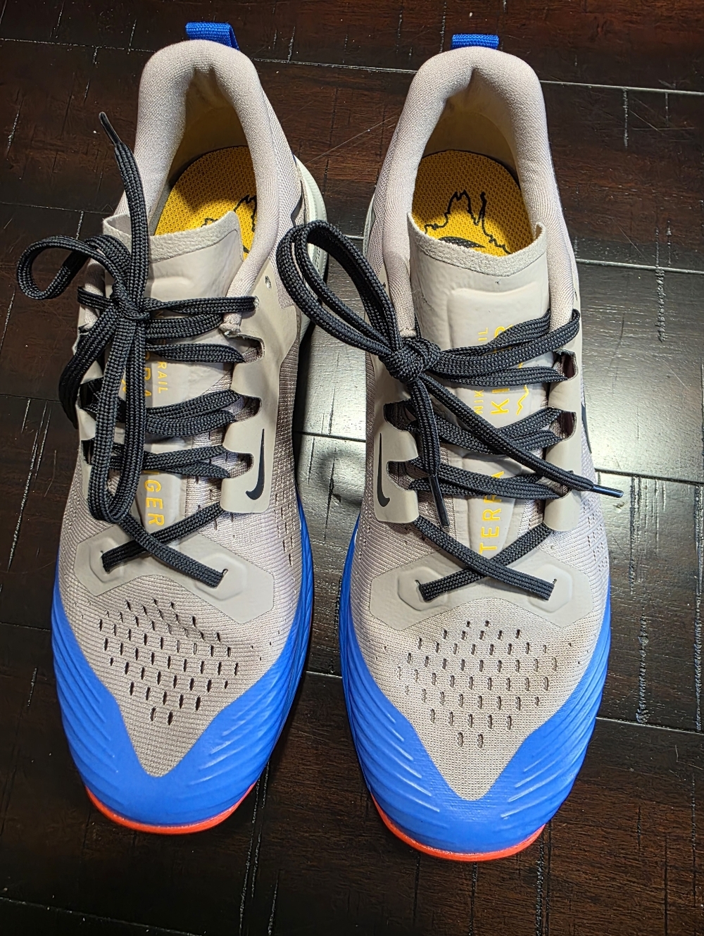 Nike Air Zoom Terra Kiger 5 TRAIL RUNNING SHOES (WMNS 10 US)